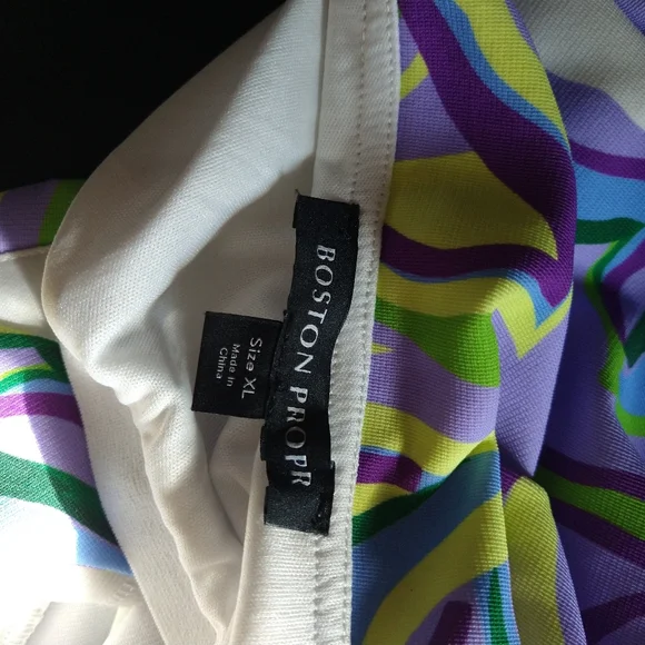 Vibrant Sleeveless Dress with Abstract Print - Picture 2 of 8